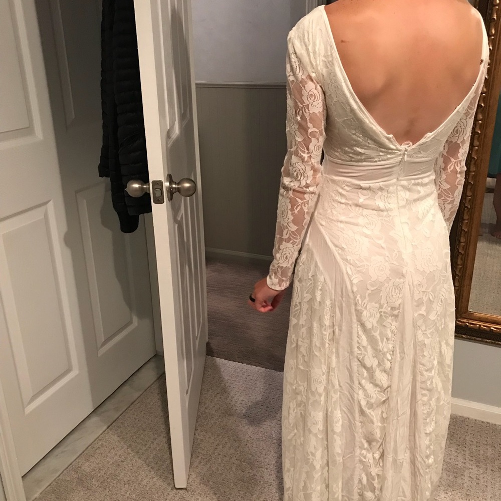 White lace long sleeve maxi dress